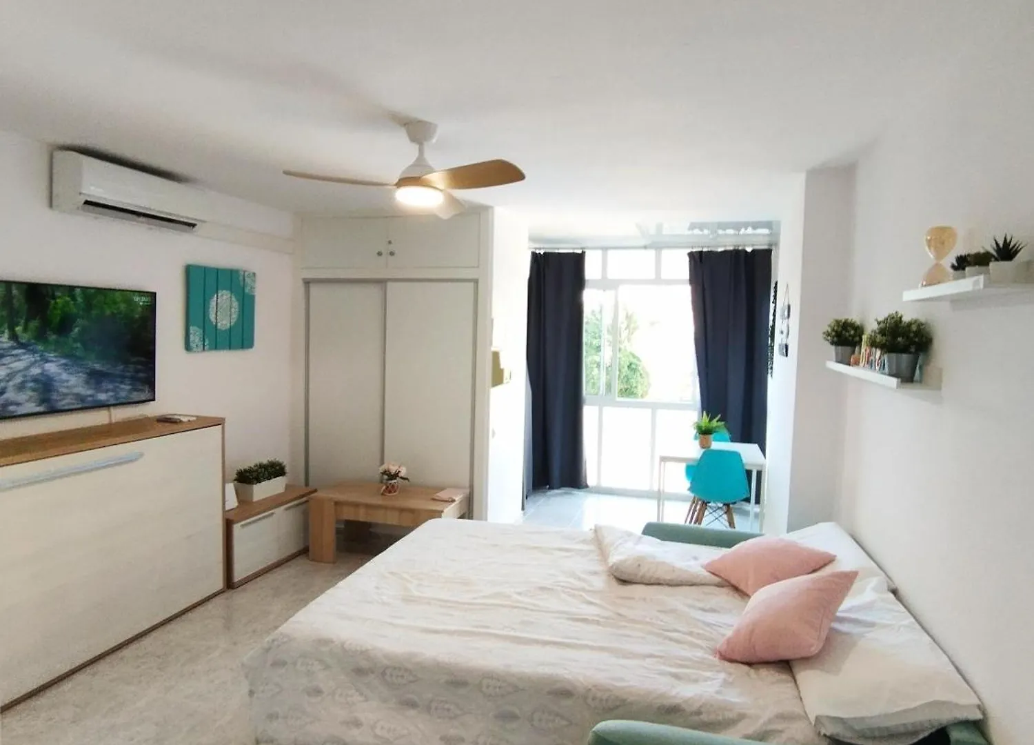 アパート Apartamento Aguila ベナルマデナ