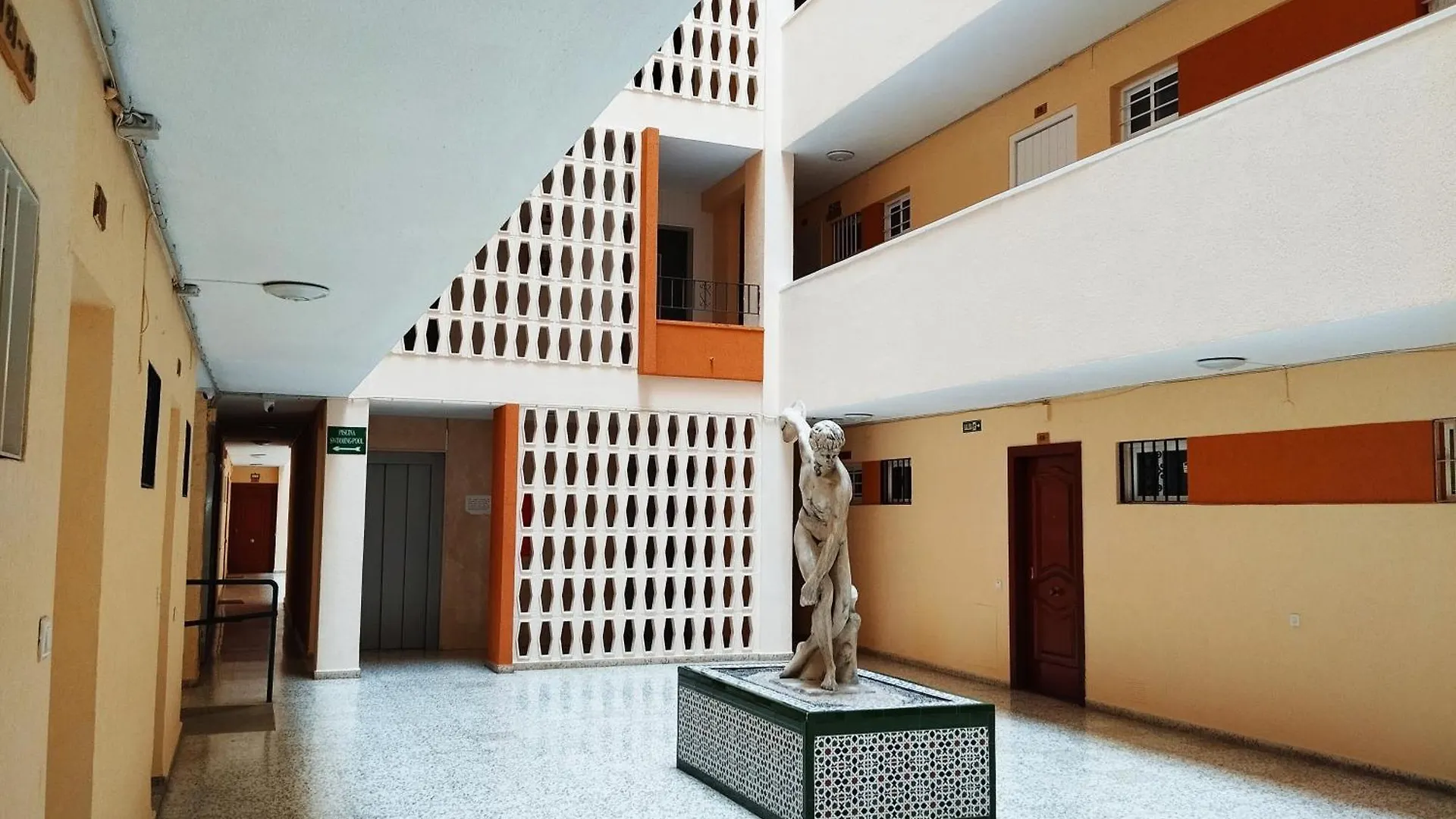 Apartamento Aguila Benalmádena 0*,  Espanha
